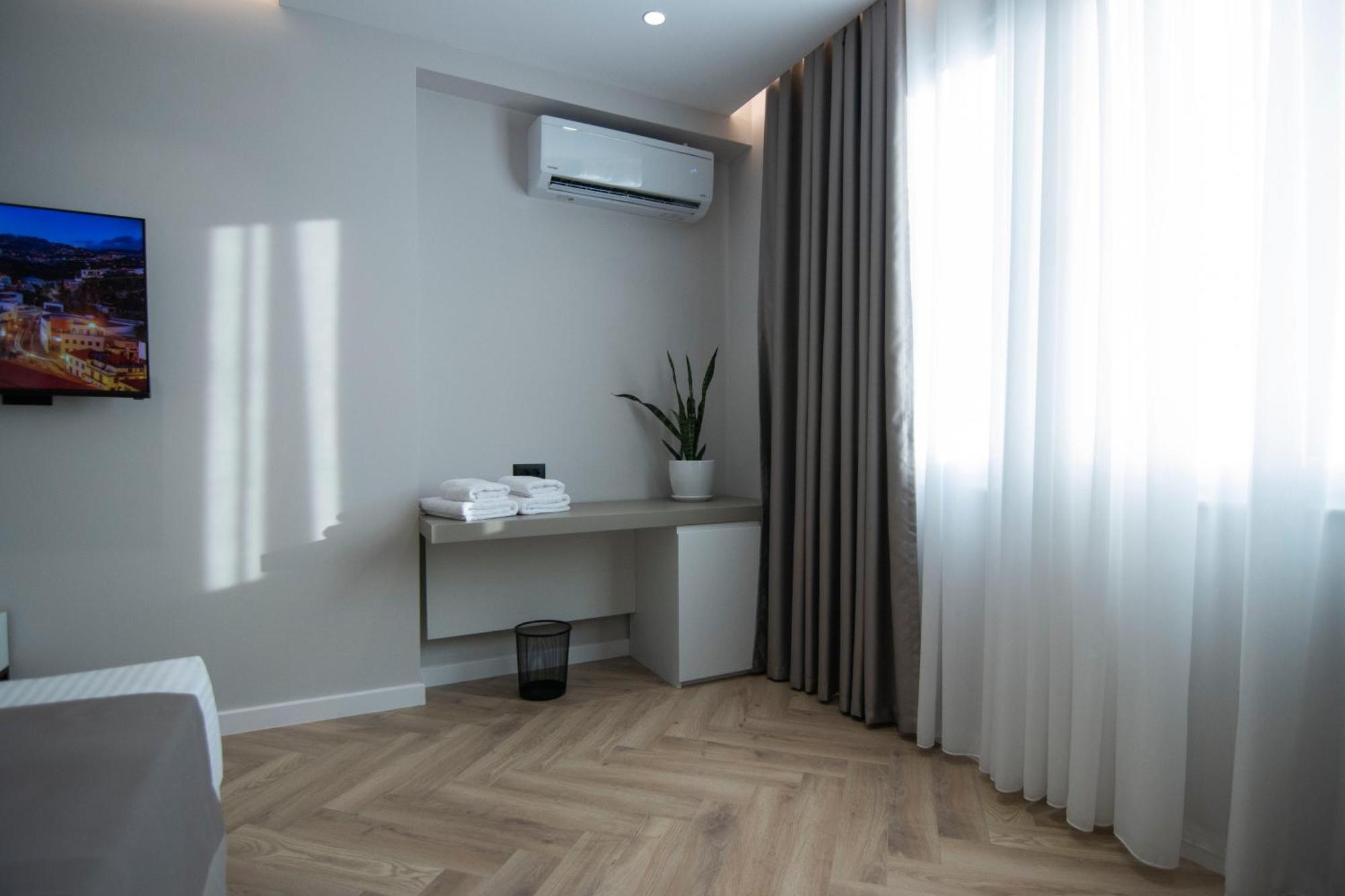 Mina Luxury Rooms 地拉那 外观 照片